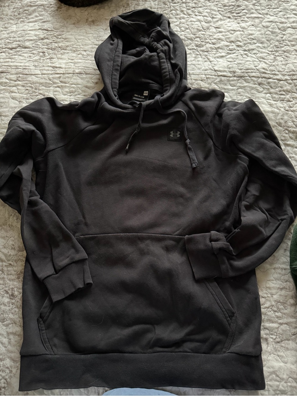 Under Armour Men’s Black Hoodie Pullover size small